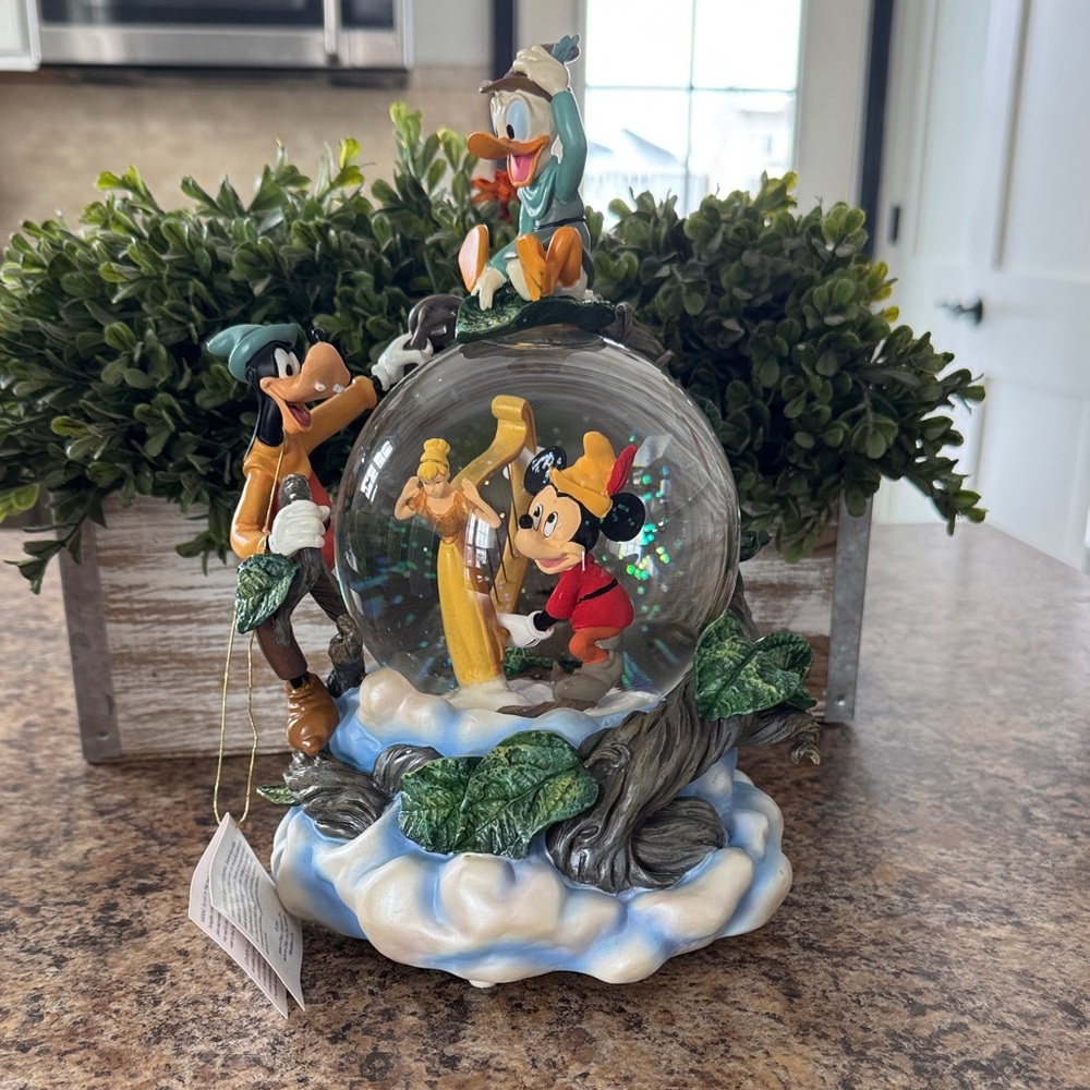 Disney - Mickey and the Beanstock 1947 "Funiculi Funicula" Musical Snowglobe